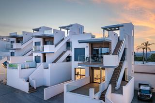 Apartment in San Miguel de Salinas. Ubicado en una de las zonas más tranquilas, verdes y con mejores