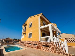 Maison à San Miguel de Salinas. Oportunidad en las filipinas  vivienda semi adosada con piscina