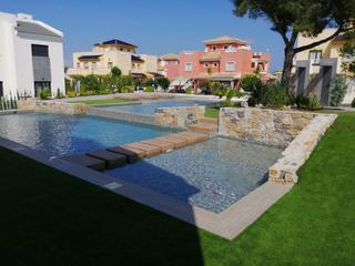 Planta baja en Los Balcones-Los Altos. Disfruta de un residencial de lujo con un diseo moderno y acaba