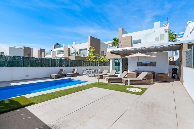 Foto 2452f626-76cc-4b2b-a244-60b0ca445b85. Xalet amb aparcament piscina a El Raso Guardamar del Segura