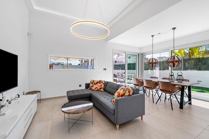 Foto 349c007a-4b24-407e-bdb8-c4e8f2b57a6c. Xalet amb aparcament piscina a El Raso Guardamar del Segura