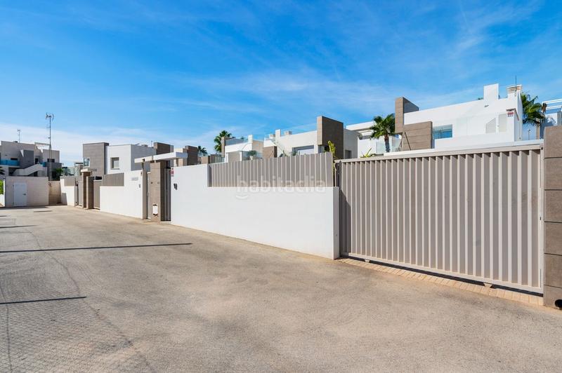 Foto 752e3bcc-0749-4064-ad78-eee192c8762c. Xalet amb aparcament piscina a El Raso Guardamar del Segura