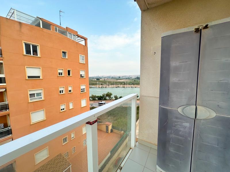 Foto b7a3ba83-0a5b-4222-bb86-dbd52f11cc86. Lloguer apartament amb aparcament piscina a Puerto Deportivo Guardamar del Segura