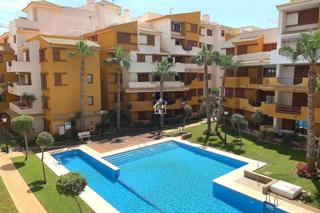 Miete Etagenwohnung in Punta Prima. Disponible desde ya hasta junio 2026se alquila elegante apartame