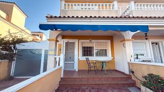Miete Haus in Torre de la Horadada. Disponible en alquiler desde el 1 de octubre para todo el añose