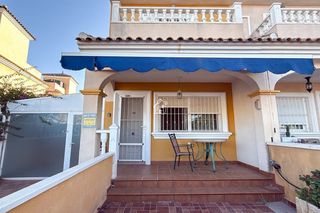 Rent House in Torre de la Horadada. Disponible en alquiler desde el 1 de octubre para todo el añose