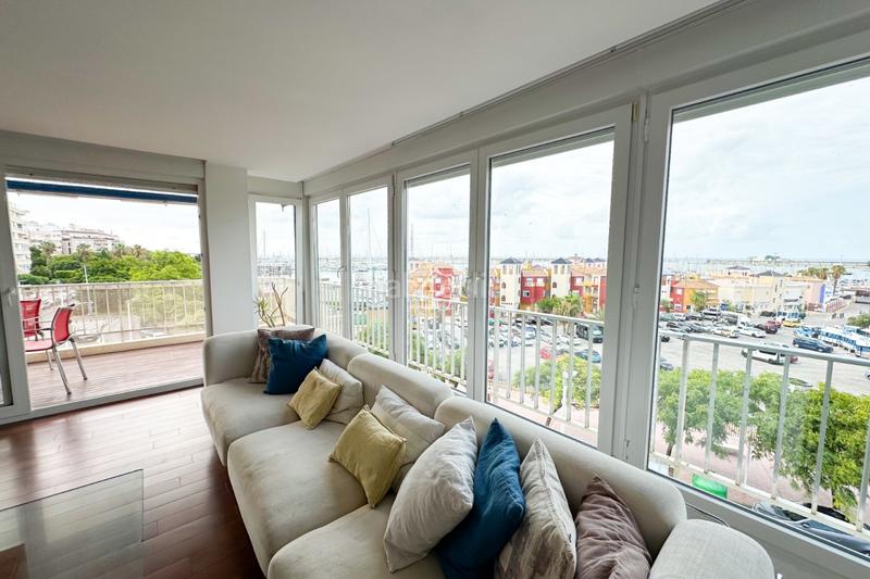 Foto 4108cc18-ceda-49a0-8850-a7b7e4b29c27. Location appartement avec parking piscine dans Puerto Deportivo Torrevieja