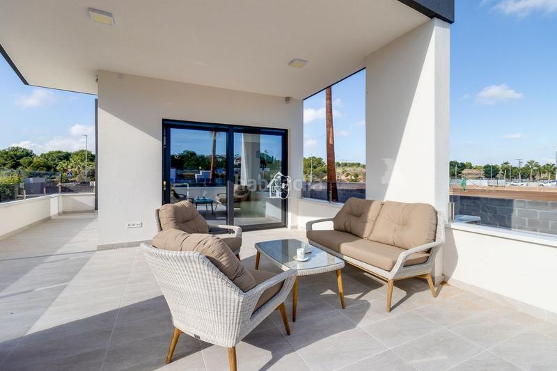 Foto 1f9140c6-c4dc-47d0-bc25-6ed74e17ef62. Pis amb piscina a La Florida Orihuela