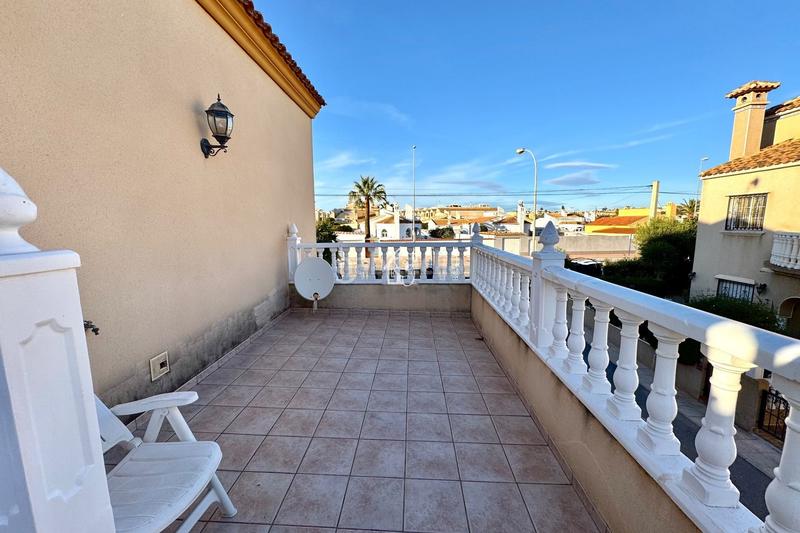 Foto a6b7ae26-8296-449d-a00e-a37713ac5232. Affitto casa con piscina in Playa Flamenca Orihuela