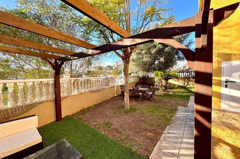 Foto b85c1f00-ea19-4df7-9c2e-5d4a2f85ab71. Alquiler casa disponible desde 1 diciembre para larga temporada.esta impresionante casa unifamiliar independiente se encuentra en una ubicación en Orihuela