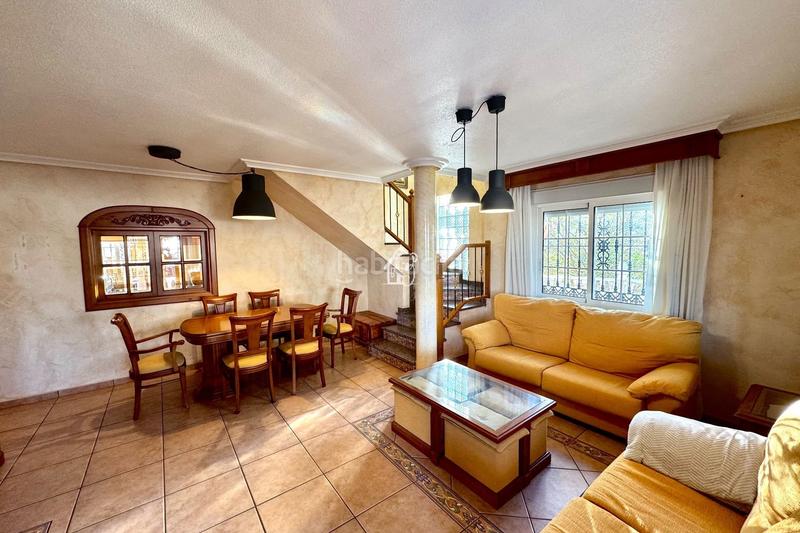 Foto c694a0da-254b-43bc-98b3-728e30fea39f. Alquiler casa disponible desde 1 diciembre para larga temporada.esta impresionante casa unifamiliar independiente se encuentra en una ubicación en Orihuela