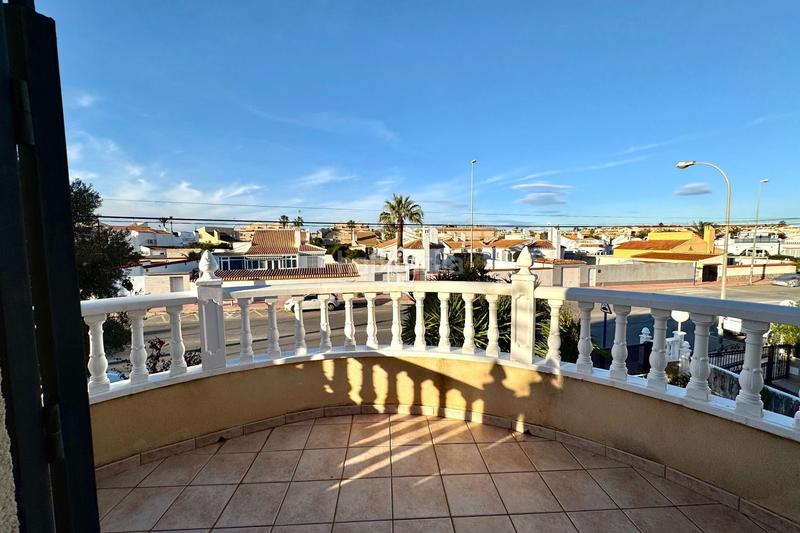 Foto aea90bce-6dd7-4b4a-8bfb-4c2ed2c1c19a. Lloguer casa amb piscina a Playa Flamenca Orihuela