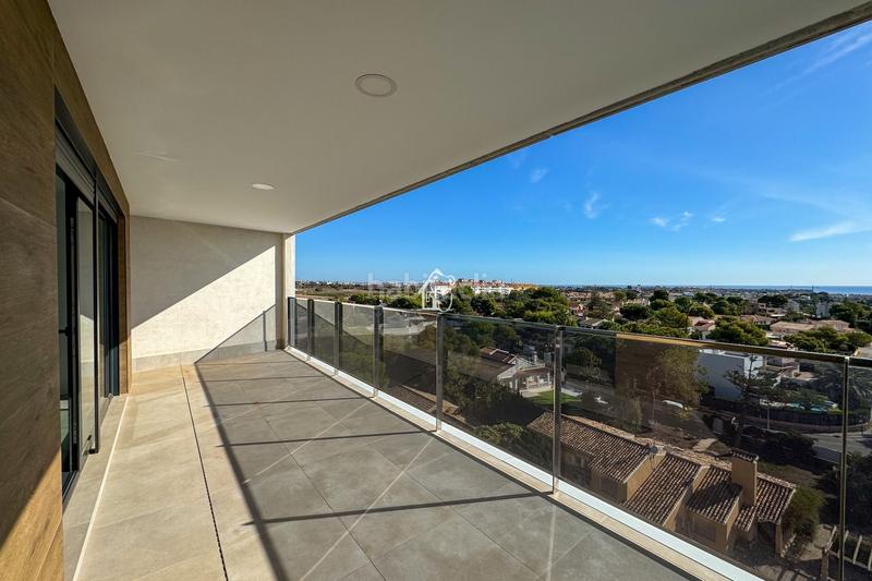 Foto d4335543-d42e-4c70-8c89-c8ba0a649416. Miete etagenwohnung mit parking pool in Campoamor Orihuela