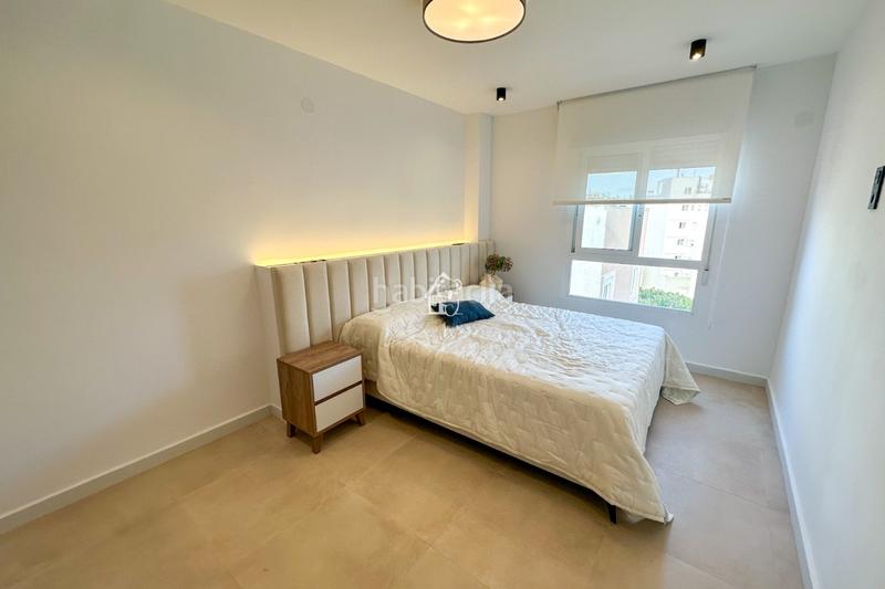 Foto 83da400a-e1df-4321-929e-8e4613ce2d8c. Location attique avec parking dans Zona Playa de los Locos Torrevieja