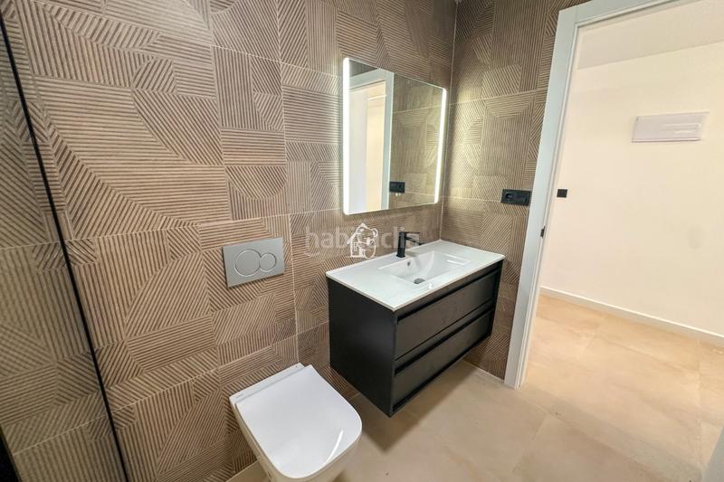 Foto b6f08610-6a4c-476a-88e3-30b3d3a270e9. Location attique avec parking dans Zona Playa de los Locos Torrevieja