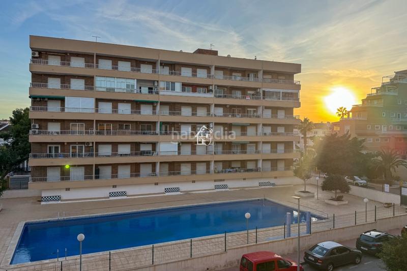 Foto 21c08fac-e18f-469b-ae41-e1c6d1e31bb9. Alquiler apartamento disponible desde ya para larga temporadapresentamos este estupendo piso situado en una de las zonas más deseadas de orihuela costa en Torrevieja