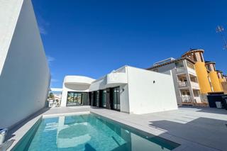 Casa in Rojales. Esta villa, situada en una de las zonas más demandadas de ciudad
