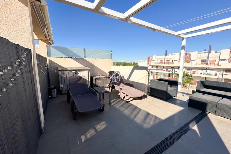 Foto be39d5bf-a7a1-4d9b-892c-cbc55f979400. Rent apartment with pool in Pueblo Latino Pilar de la Horadada