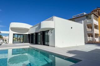 Casa en Rojales. Espectacular villa de lujo de obra nueva con piscina privada en