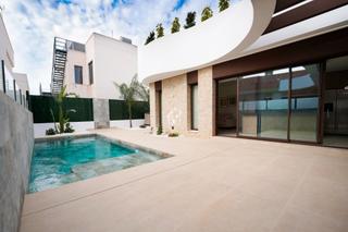 Bauernhof in Almoradí. Esta elegante vivienda ofrece un estilo de vida cómodo y actual