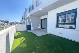 Planta baixa en San Miguel de Salinas. Vivienda moderna de reciente construcci�n situada en san miguel