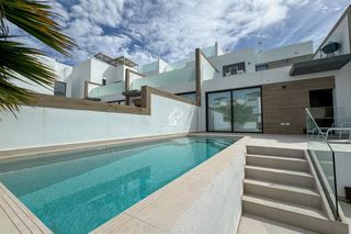 Maison jumelée à Benijófar. Este encantador chalet de tres habitaciones ofrece un espacio es