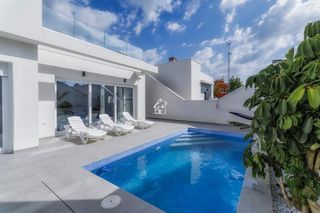 Casa a Montesinos (Los). Esta impresionante vivienda de nueva construcción te ofrece la o