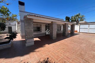 House in Lomas de Cabo Roig - Los Dolses. Precio 260.000 oportunidad para quienes buscan una vivienda con