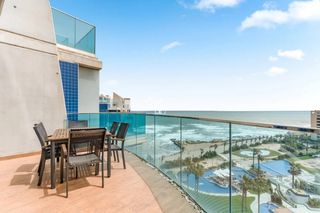 Dachwohnung in Punta Prima. Descubre este espectacular ático de diseño contemporáneo situado