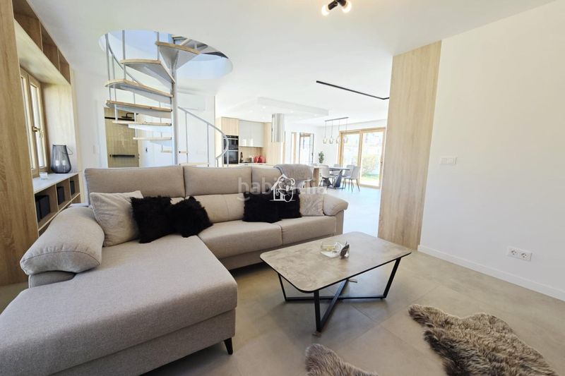 Foto e9d33f81-d28b-4836-a544-9b3d4f6aebf2. Casa amb aparcament piscina a Cabo Roig Orihuela