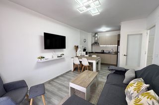 Miete Etagenwohnung in Punta Prima. Alquiler desde septiembre para todo el año.la vivienda reformada