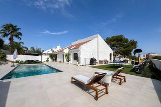Location Maison à San Miguel de Salinas. Disponible desde septiembre hasta juniose alquila esta fantástic