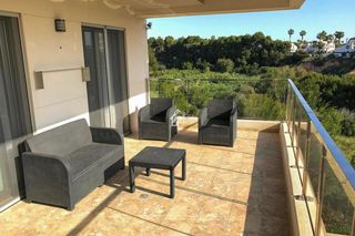 Lloguer Apartament a Villamartín-Las Filipinas. Disponible para larga temporadase alquila moderno apartamento de