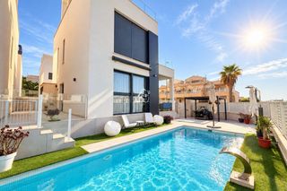 Lloguer Casa a Los Balcones y los Altos. Disponible desde ya para todo el añose alquila fantástica vivien