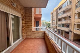 Miete Appartement in Gaspar Perelló. Disponible desde ya para todo el añose alquila amplio piso en la