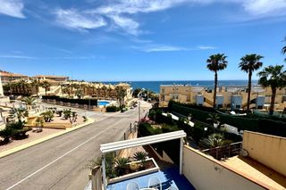 Rent Semi detached house in Aguamarina. Disponible desde octubre para larga temporadaeste estupendo chal