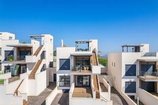 Casa en San Miguel de Salinas. Fantástico bungalow a estrenar en san miguel de salinas