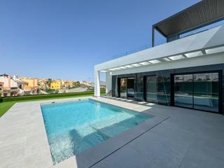 Chalet à Algorfa. Fantastica villa en venta en la finca