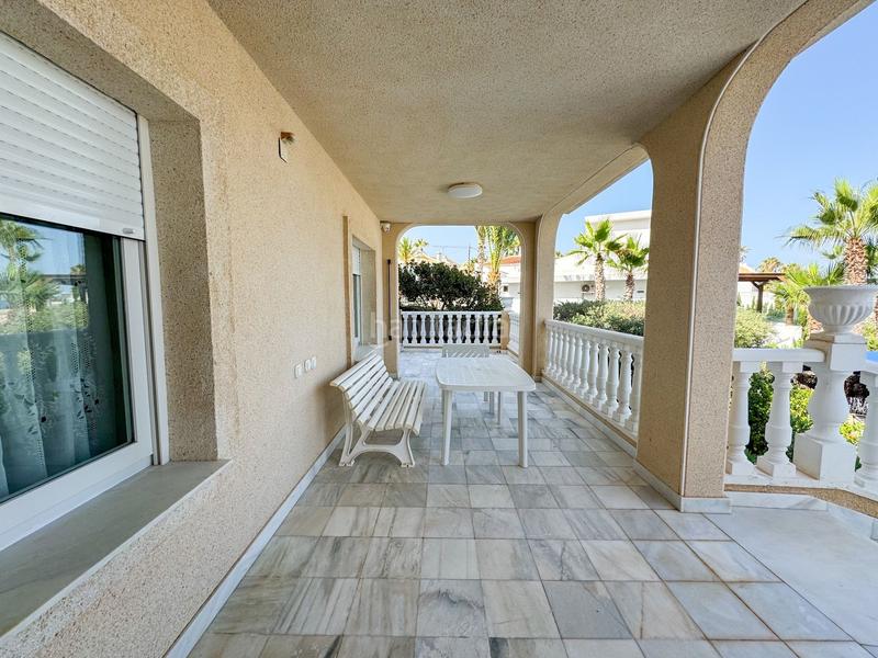 Foto a240f7e7-0fa8-445d-a2f3-e4db8a90f98b. Alquiler chalet villa de lujo en primera linea en cala capitan en Orihuela