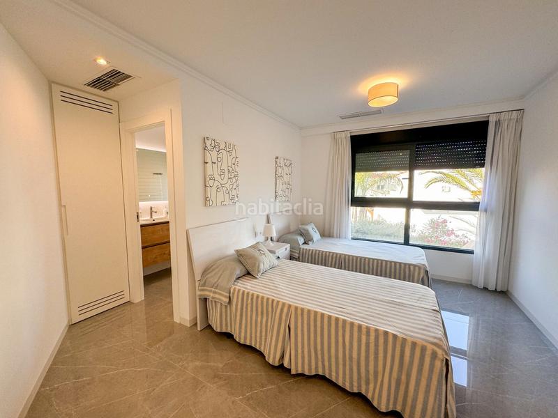 Foto b3c7b354-1696-4916-aa81-02c3d9d52c05. Alquiler chalet villa de lujo en primera linea en cala capitan en Orihuela