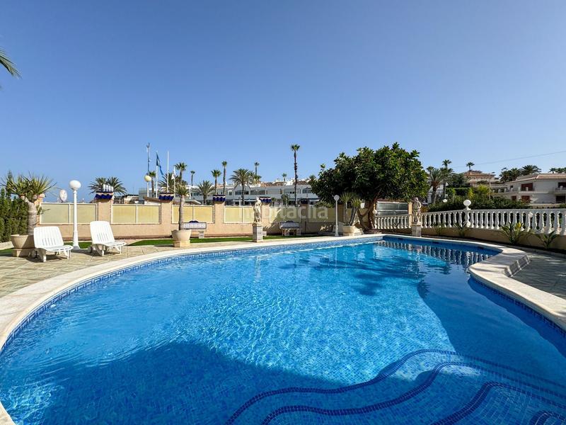 Foto bfebac75-0fb8-4c21-bebb-564d57619839. Alquiler chalet villa de lujo en primera linea en cala capitan en Orihuela