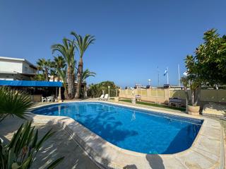 Location Chalet à Cabo Roig. Villa de lujo en primera linea en cala capitan