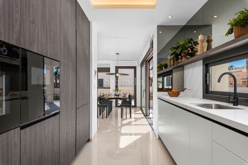 Foto 40c9410c-b4ee-4aec-8a54-0858cc2e3e40. Xalet amb piscina a Rojales