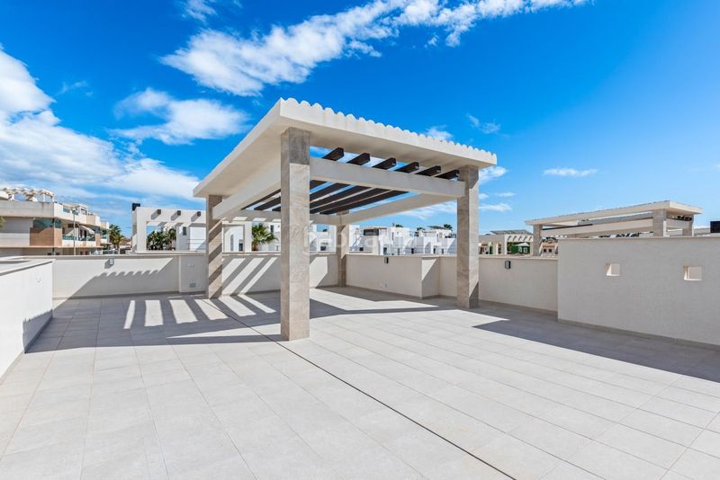 Foto 7405af13-0528-4287-8cc1-422299331203. Xalet amb piscina a Rojales