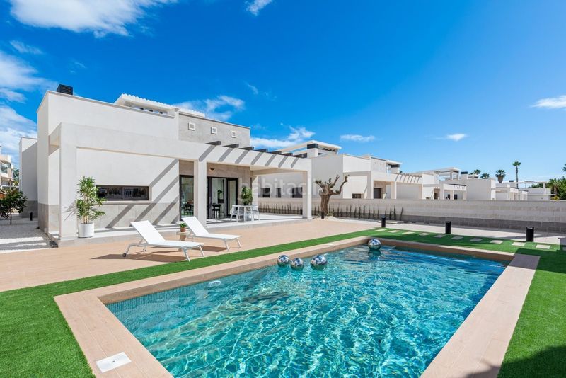 Foto 9339c3fa-5e78-4285-a2dd-687cf947b820. Xalet amb piscina a Rojales