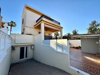 Location Maison à El Raso. Disponible desde ya para larga temporada.este chalet independien