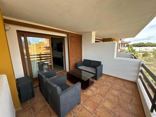 Location Rez-de-chaussée à Punta Prima. Disponible desde mayo para larga temporadavive junto al mar en e