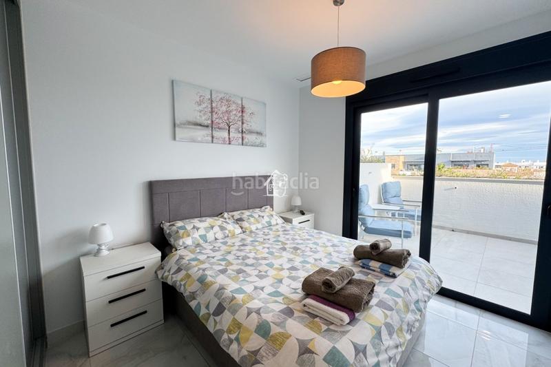 Foto d15f3172-d876-40b5-853e-d53957190bb7. Lloguer pis amb aparcament piscina a Playa Flamenca Orihuela