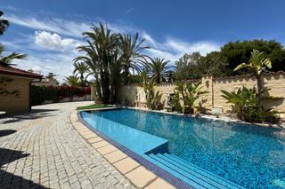 Location Maison à La Zenia. Disponible desde diciembre para todo el añoexclusiva villa en la