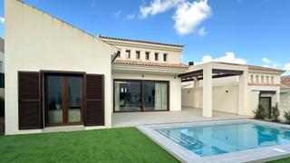 Lloguer Casa a Algorfa. Esta exclusiva vivienda de estilo mediterráneo se encuentra en l